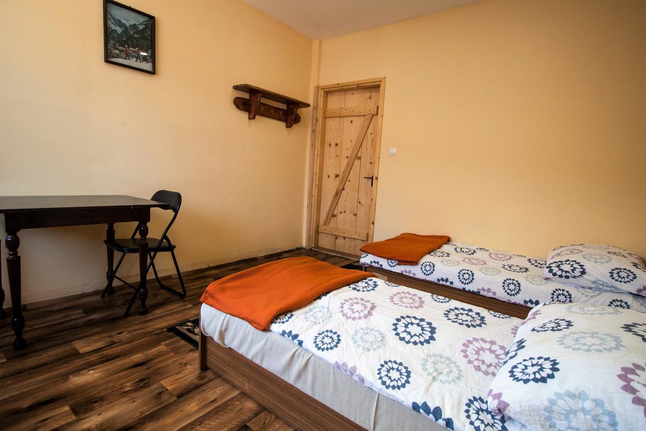 Kremenaros Hostel Ustrzyki Górne Buitenkant foto