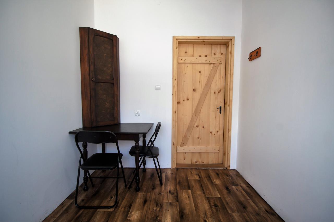 Kremenaros Hostel Ustrzyki Górne Buitenkant foto