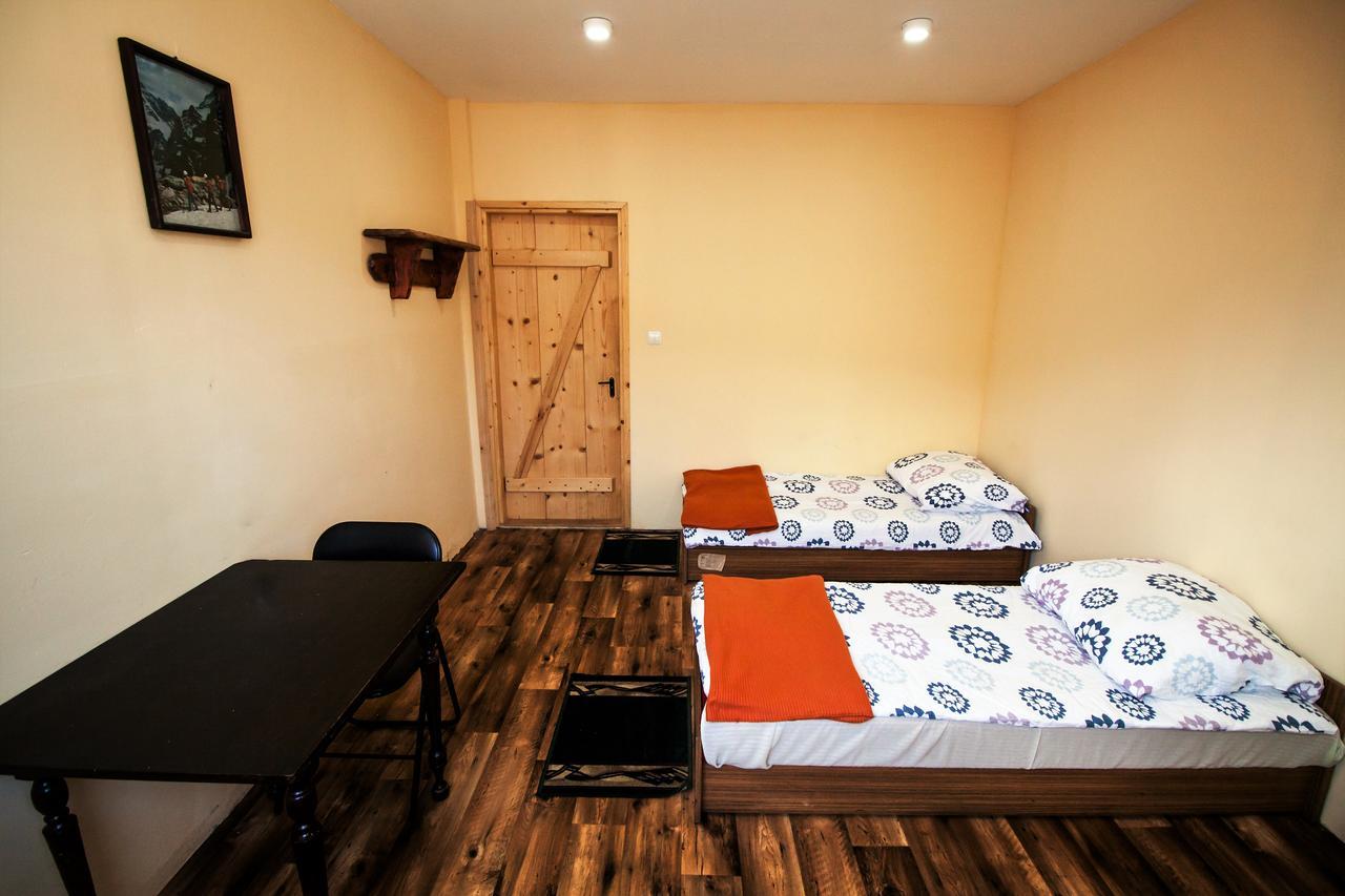 Kremenaros Hostel Ustrzyki Górne Buitenkant foto