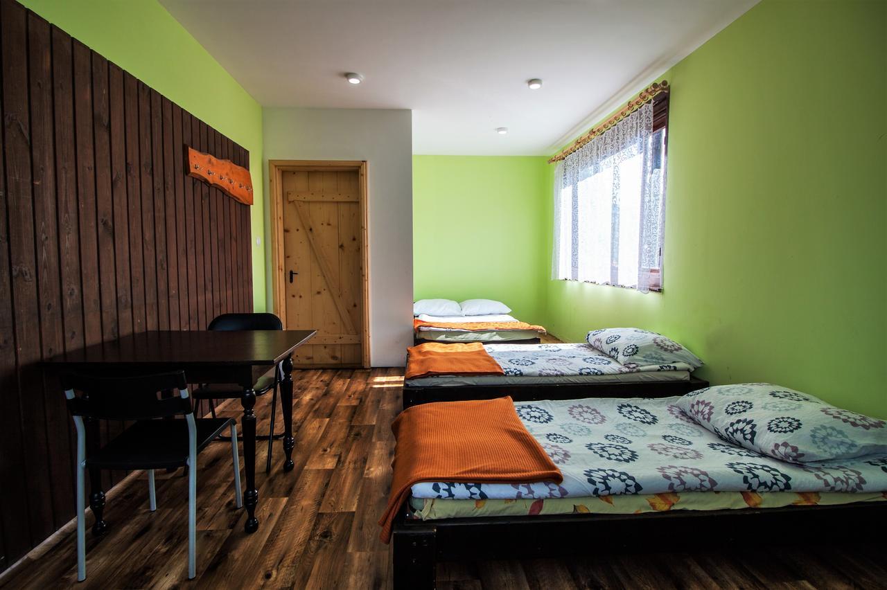 Kremenaros Hostel Ustrzyki Górne Buitenkant foto