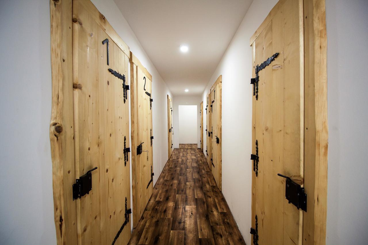Kremenaros Hostel Ustrzyki Górne Buitenkant foto