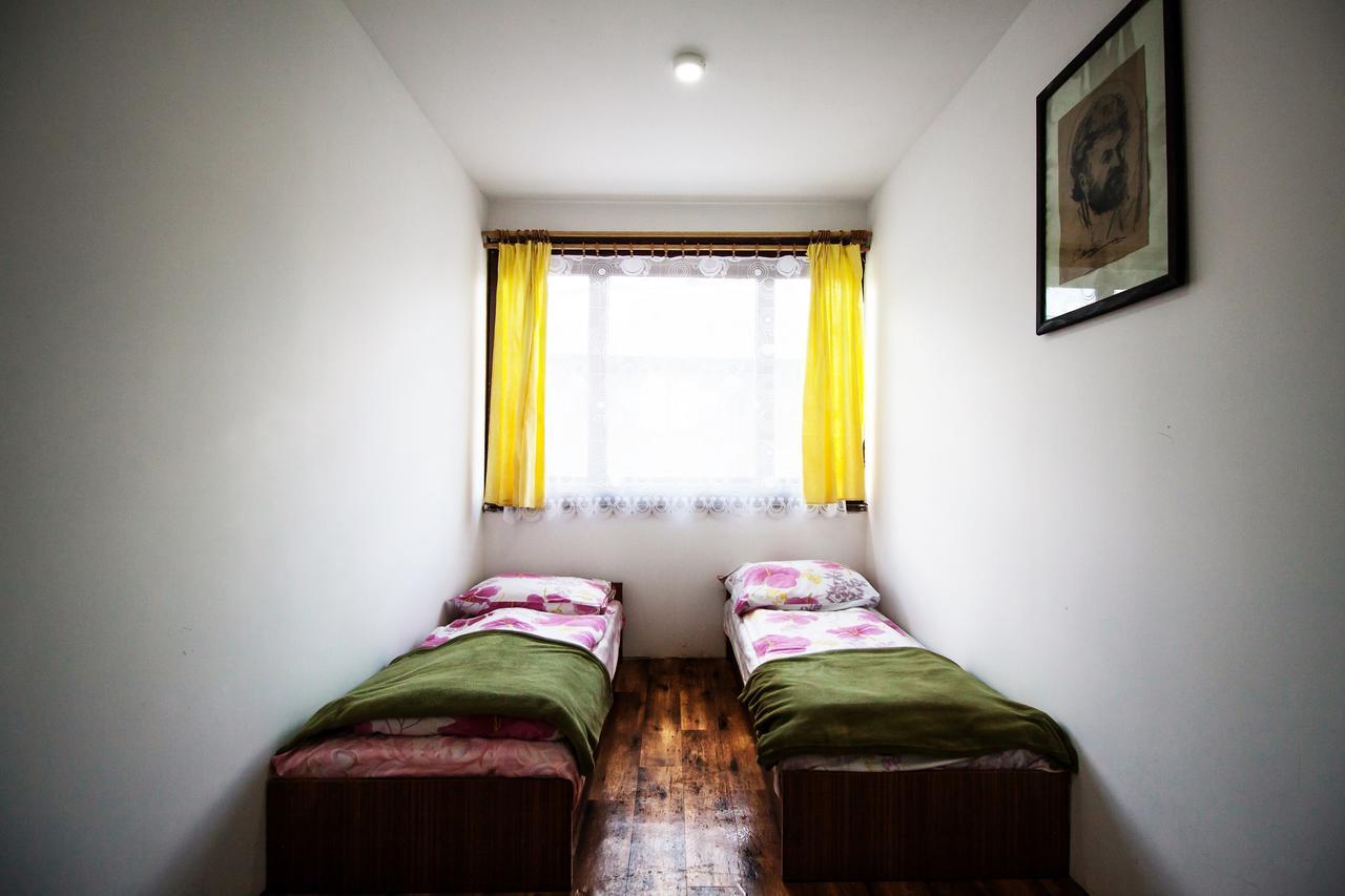 Kremenaros Hostel Ustrzyki Górne Buitenkant foto